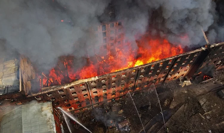 На ранок ЗАГИБЛИХ БІЛЬШЕ ніж в КИЄВІ! Весь ПІТЕР горить-потужний вибух. Пряме поадання ФЛАМІНГО.Відео