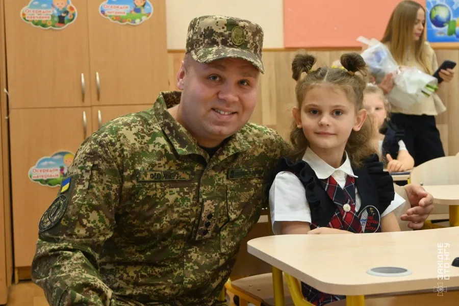 “Ми з тобою”: військові провели в перший клас доньку загиблого побратима