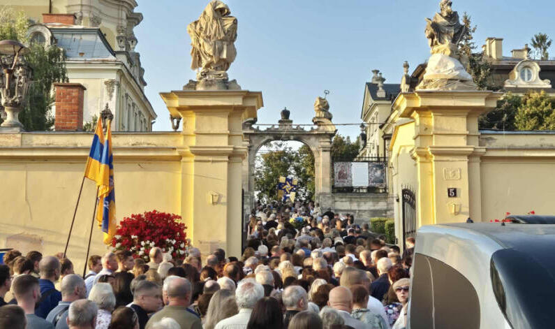 Просто зараз: у Львові відбувається парастас за Андрієм Парубієм